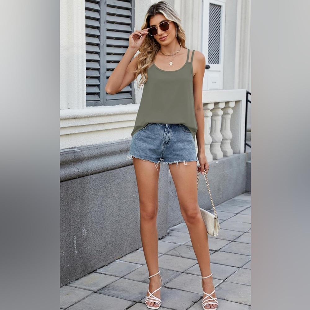 FLOWY SCOOP NECK SPAGHETTI STRAP TANK TOP - Picture 2 of 10